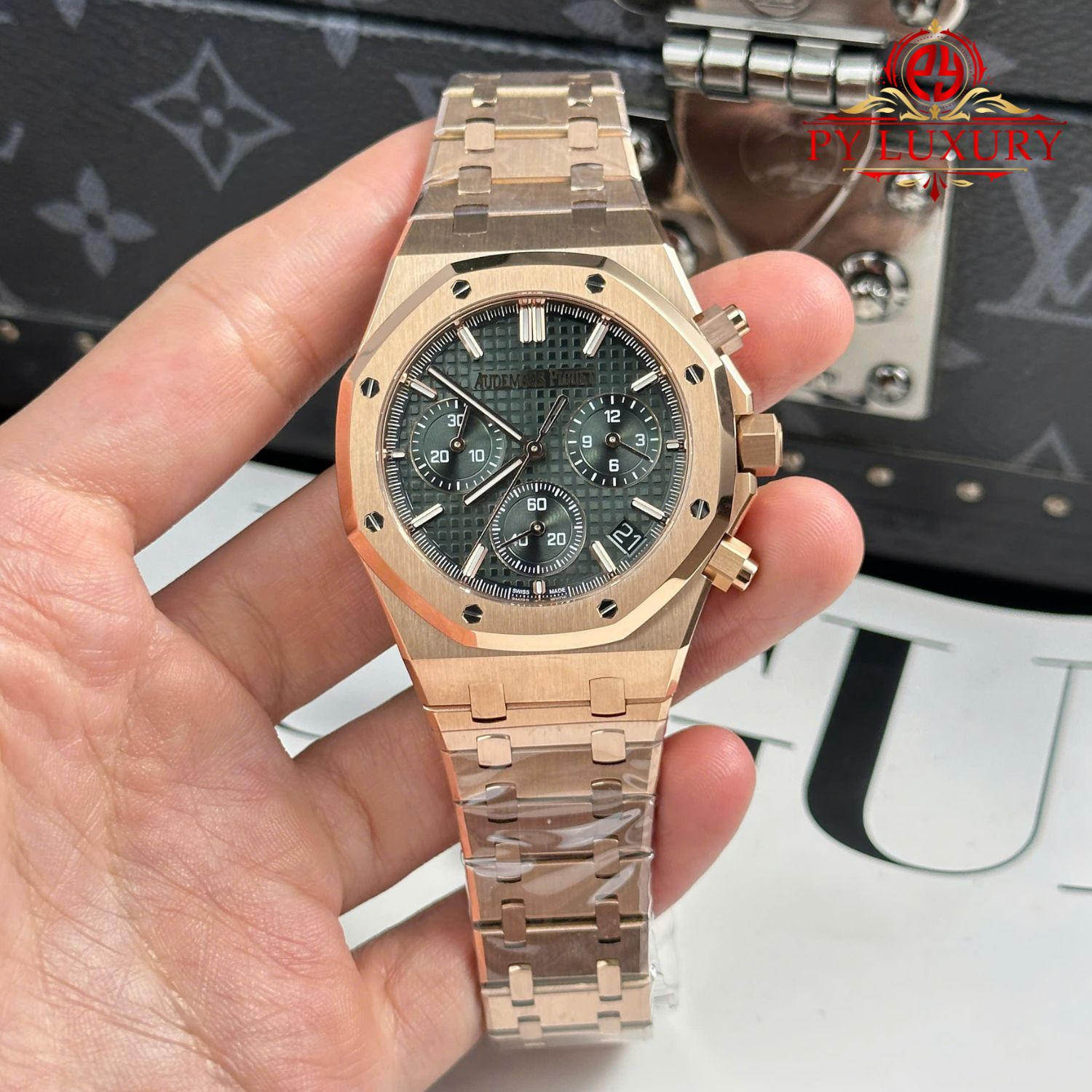 Audemars Piguet Royal Oak 26240OR Chronograph Rose Gold Green Dial 1:1 Best Replica 41mm | WATCHREPLICAEXPERT