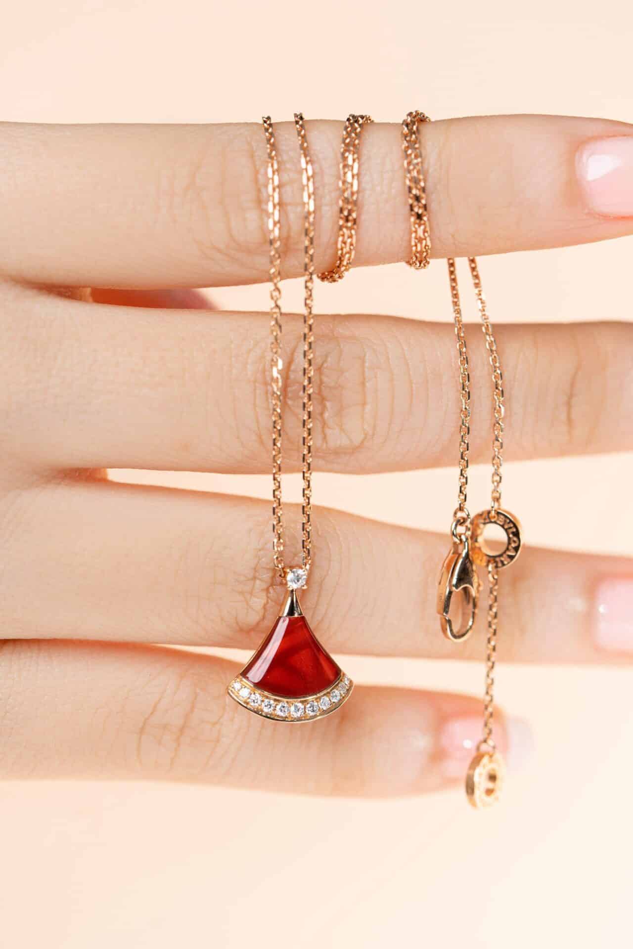 Dây Chuyền Bvlgari Divas’ Dream Vàng Hồng 18K Kim Cương Tự Nhiên Đá Carnelian Đỏ | WATCHREPLICAEXPERT