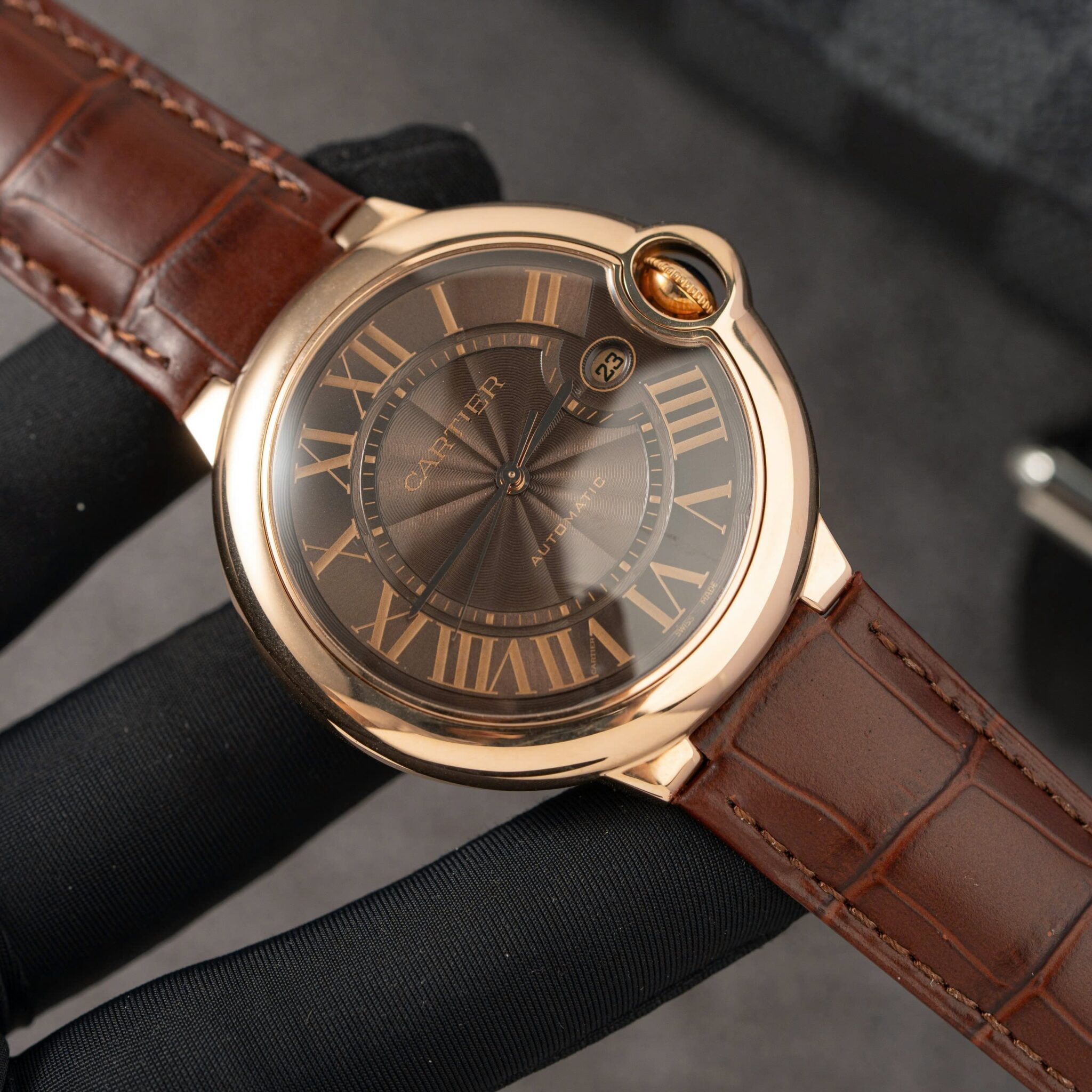 Đồng Hồ Nam Cartier Ballon Bleu W6920037 Vàng Hồng Mặt Số Nâu Dây Da Replica 1:1 AF 42mm | WATCHREPLICAEXPERT