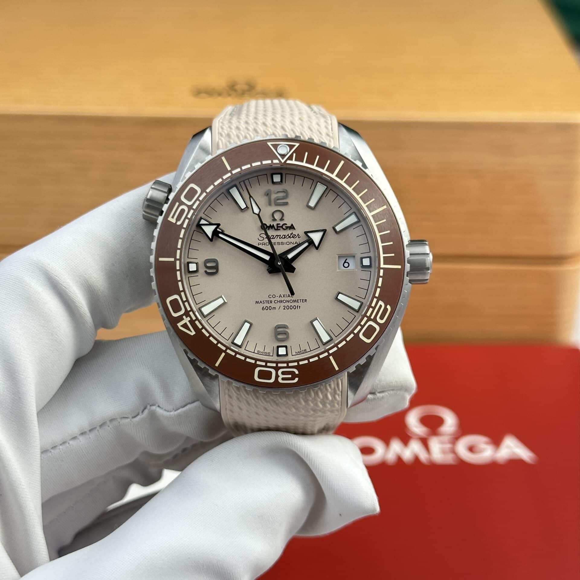 Đồng Hồ Omega Seamaster Planet Ocean 600M Co-Axial Mặt Số Màu Beige Dây Cao Su Rep 1:1 VSF 43.5mm | WATCHREPLICAEXPERT