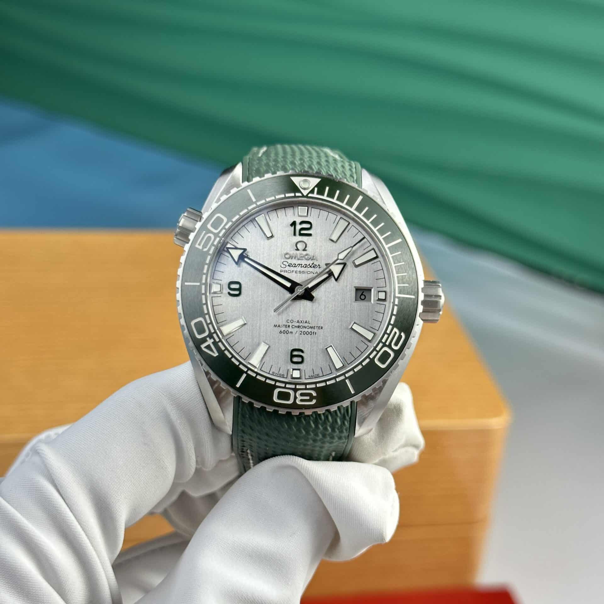 Đồng Hồ Omega Seamaster Planet Ocean 600M Mặt Số Bạc Viền Xanh Rep 1:1 VSF 43.5mm | WATCHREPLICAEXPERT