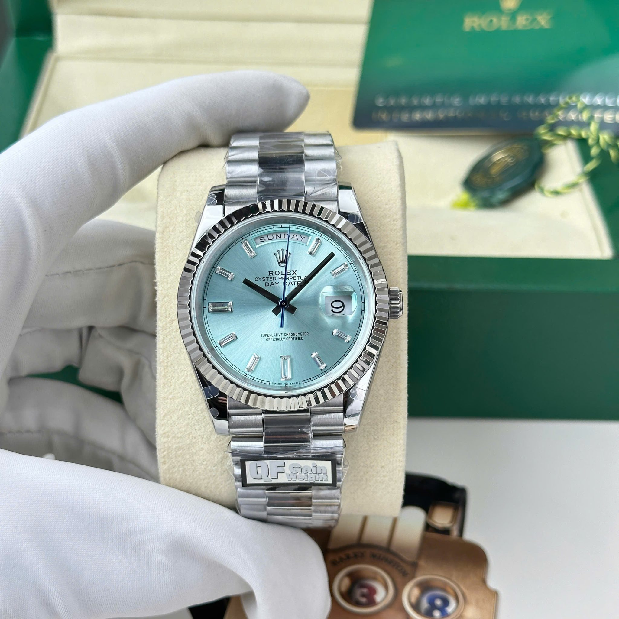 Đồng Hồ Rolex Day-Date 228236-0006 Q Factory Mặt Số Xanh Băng Cọc Số Baguette 188g Replica Cao Nhất 40mm | WATCHREPLICAEXPERT