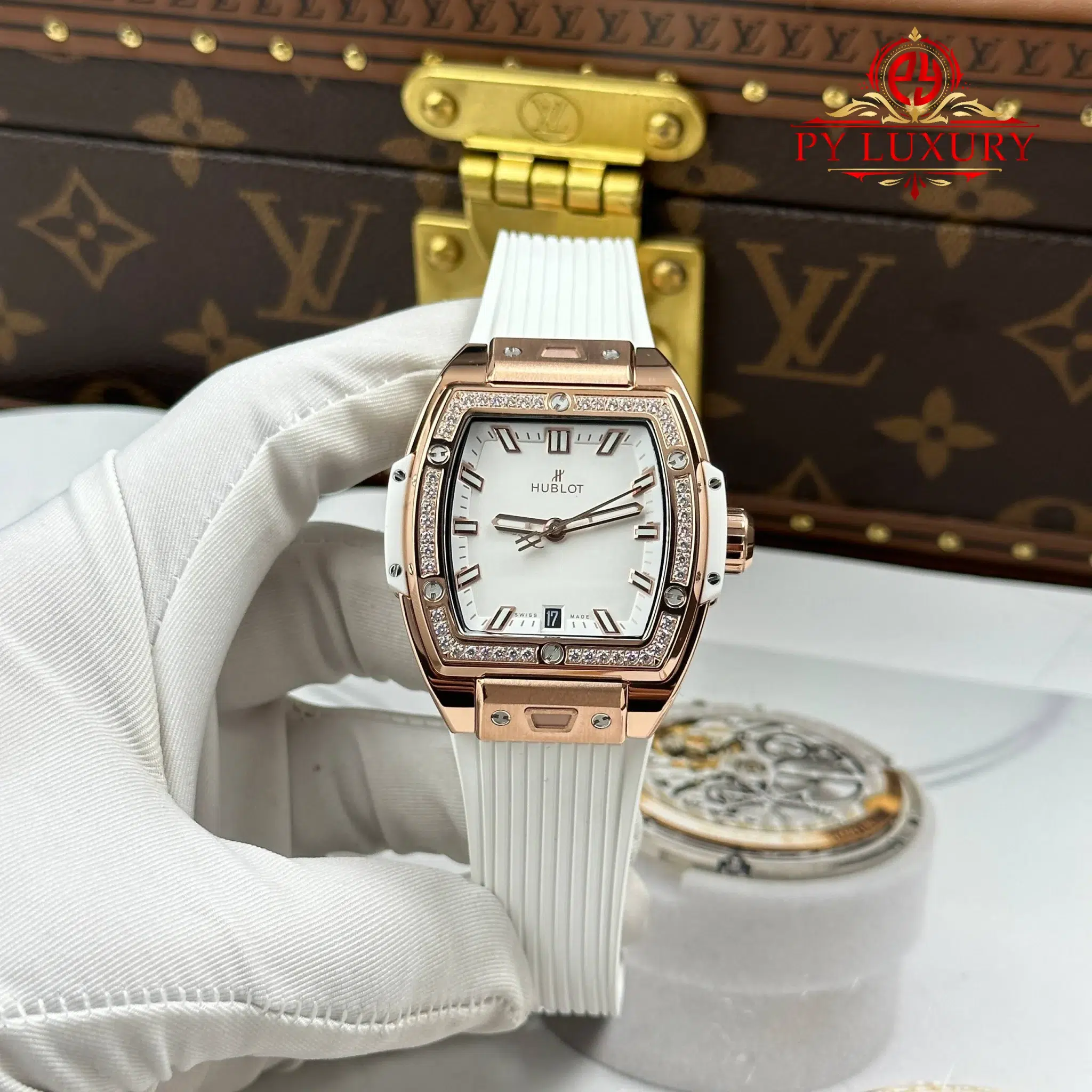 Hublot Spirit of Big Bang King Gold White Diamonds Rubber Strap Replica 39mm | WATCHREPLICAEXPERT