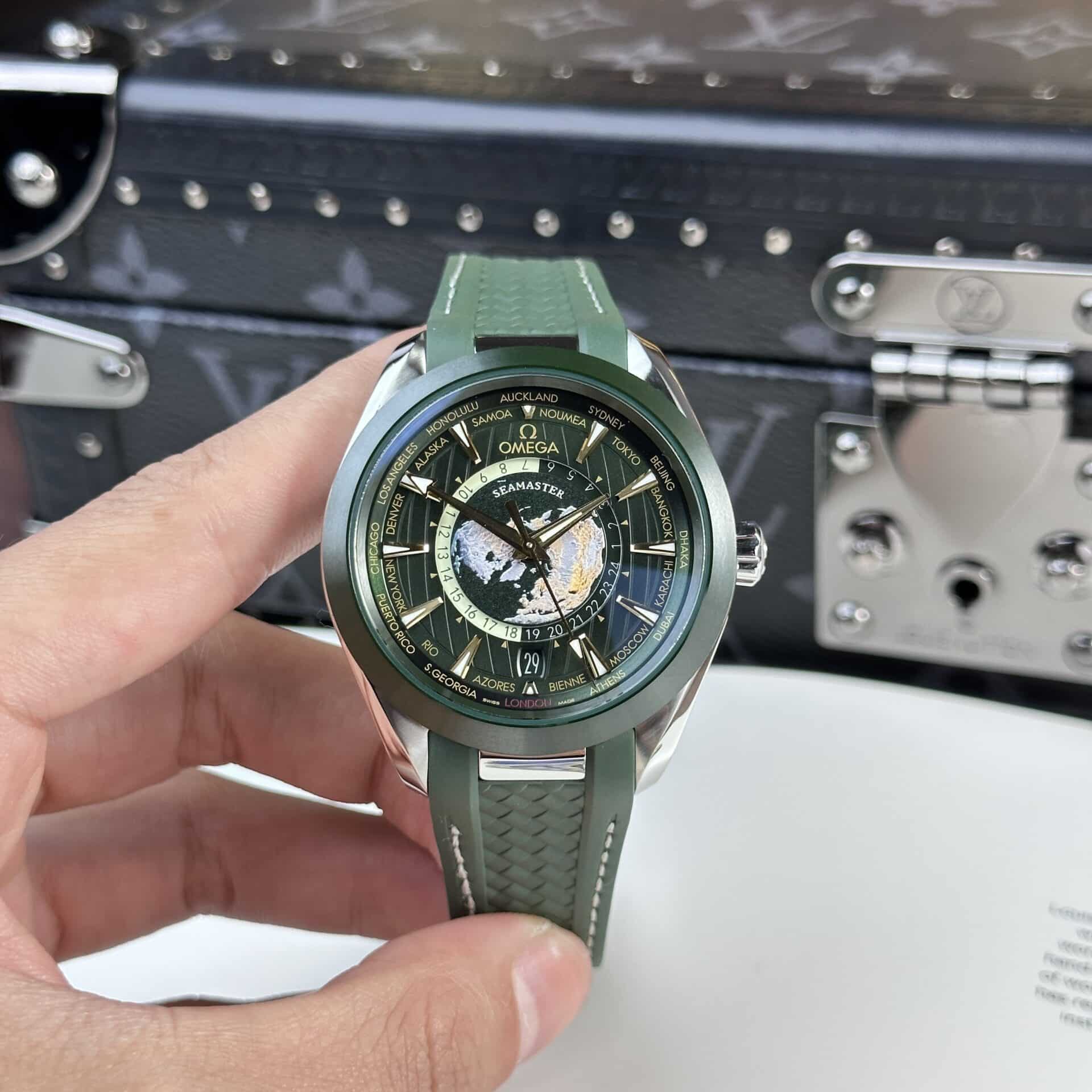 Omega Seamaster Aqua Terra GMT Worldtimer Green Dial 1:1 Best Replica VSF 43mm | WATCHREPLICAEXPERT