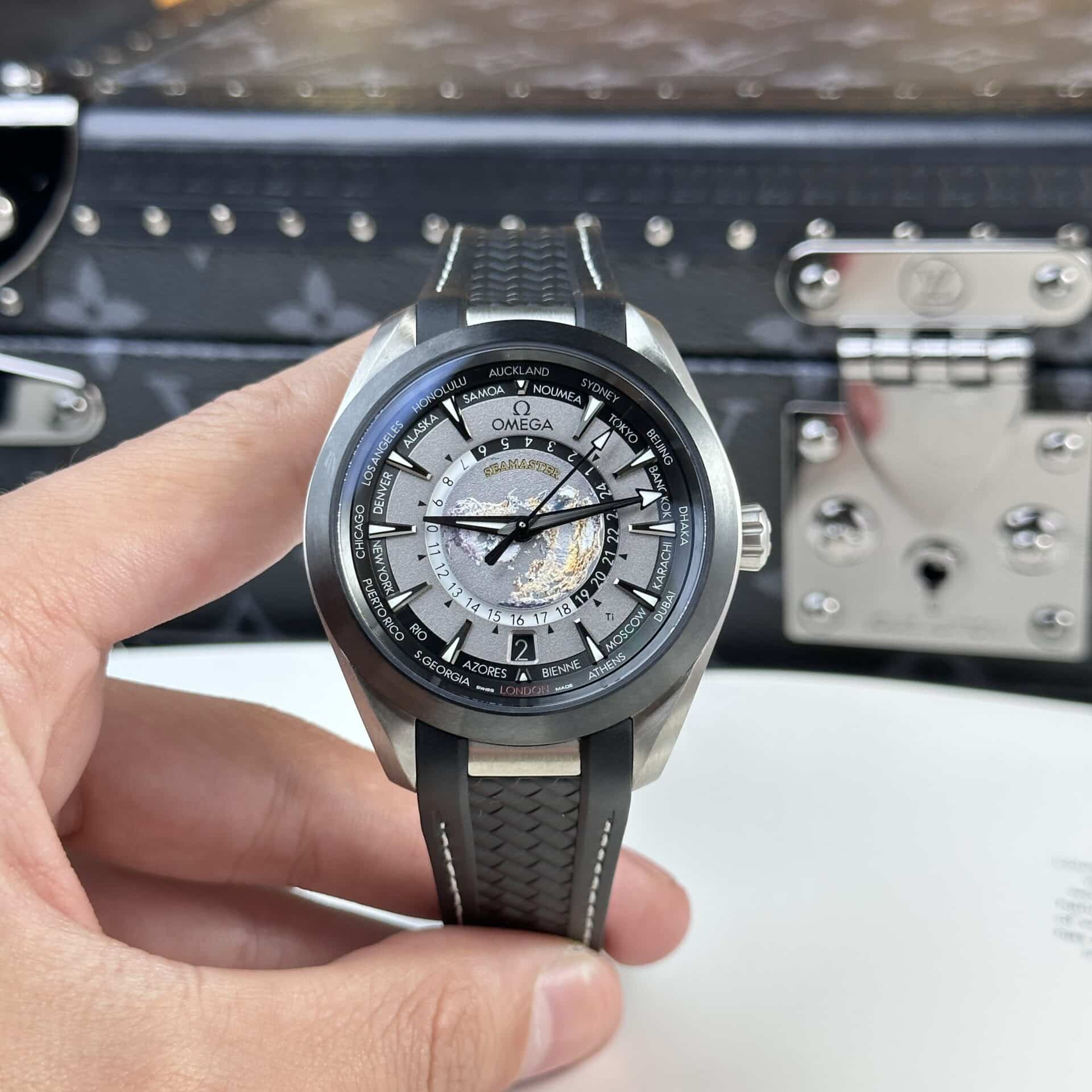 Omega Seamaster Aqua Terra GMT Worldtimer Grey Dial 1:1 Replica VSF 43mm | WATCHREPLICAEXPERT