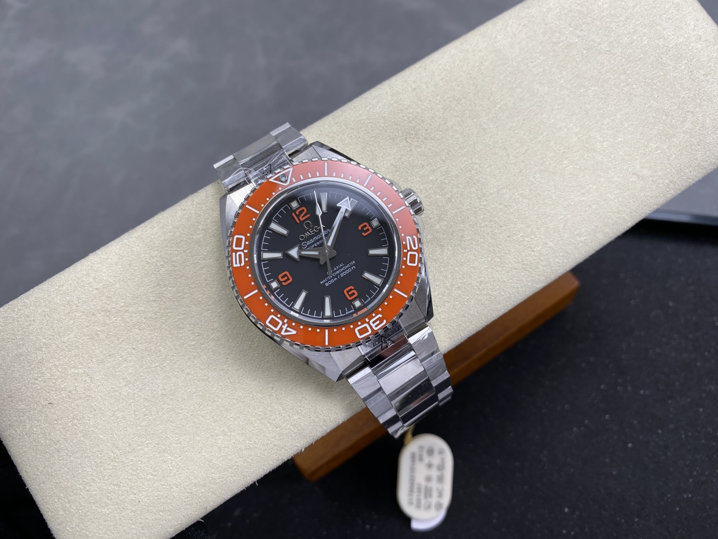 Omega Seamaster Planet Ocean 600M Black Dial Orange Ceramic Bezel 1:1 Best Replica VSF 42mm | WATCHREPLICAEXPERT