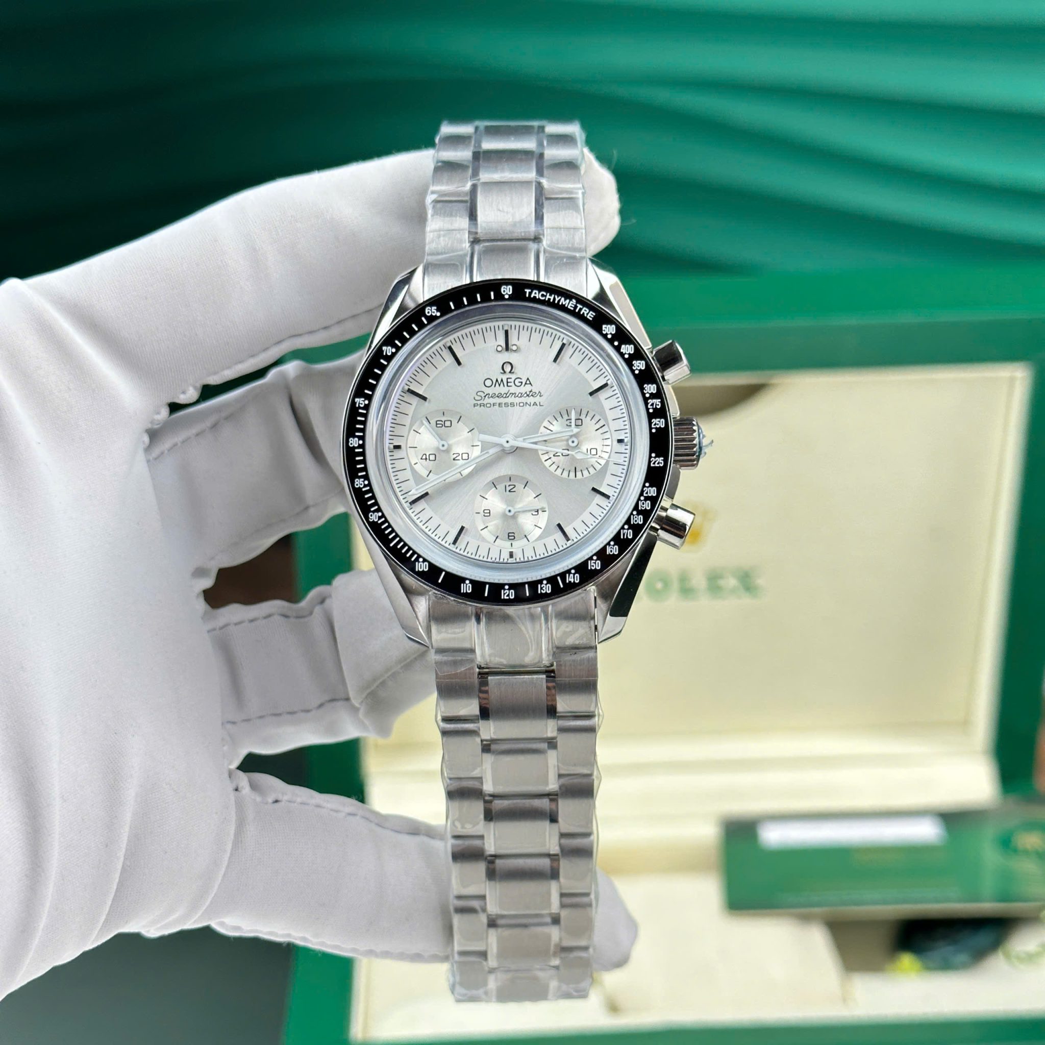 Omega Speedmaster Moonwatch Chronograph Silver Dial Black Bezel Replica 42mm | WATCHREPLICAEXPERT