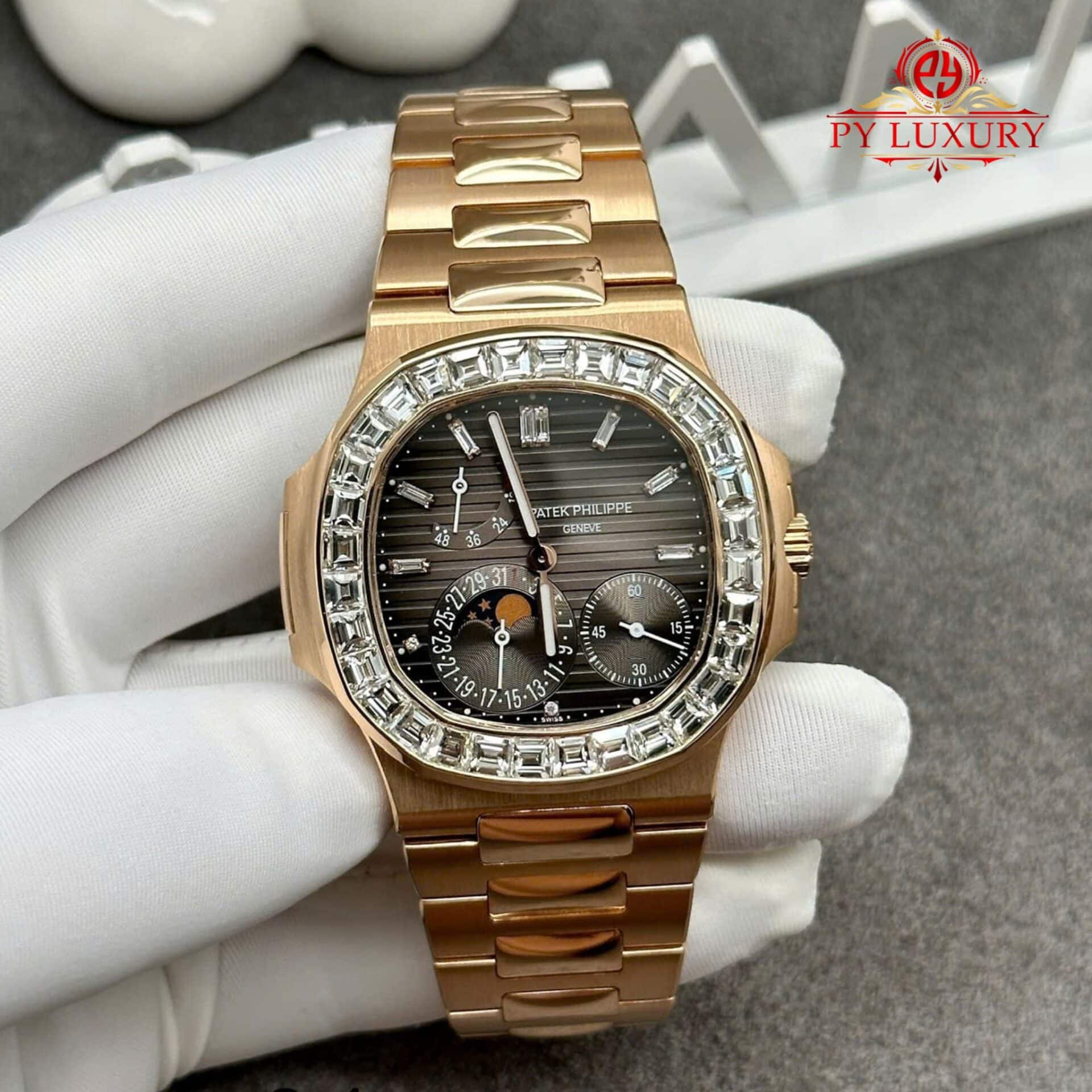 Patek Philippe Nautilus 5724 Grey Dial Custom 18K Solid Gold Baguette Diamonds Bezel 40mm | WATCHREPLICAEXPERT