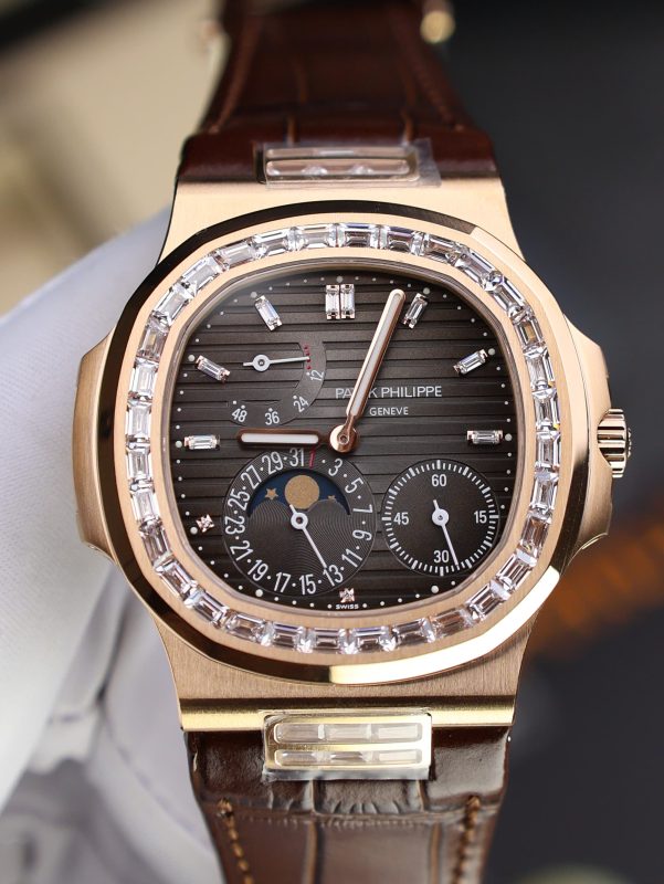 Patek Philippe Nautilus 5724R-001 Rose Gold Grey Dial 1:1 Replica
