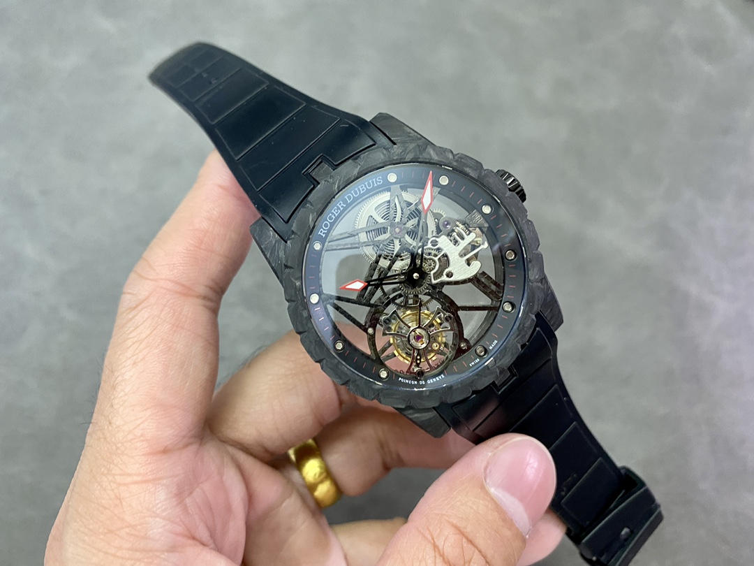 Roger Dubuis Excalibur Monotourbillon DBEX0577 Black Carbon Fiber 1:1 Best Replica BBR 42mm | WATCHREPLICAEXPERT