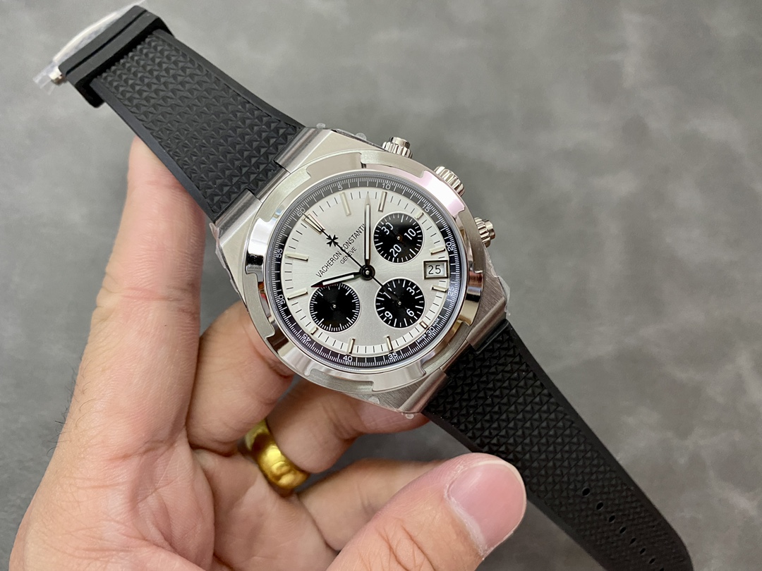 Vacheron Constantin Overseas Chronograph 5500V Panda Dial Black Rubber Strap Replica 42.5mm | WATCHREPLICAEXPERT